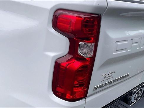 Used 2023 Chevrolet Silverado 1500 LT AWD/4WD image 27