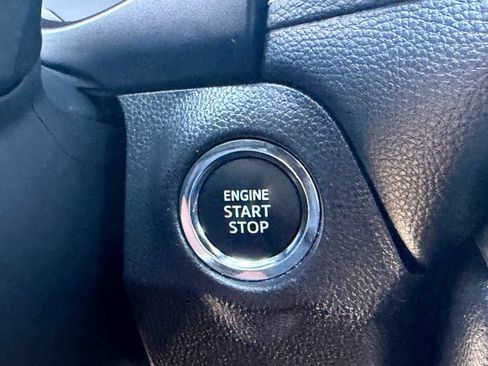 Used 2025 Toyota RAV4 XLE FWD image 31
