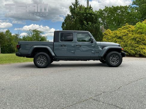 New 2025 Jeep Gladiator Sport image 29