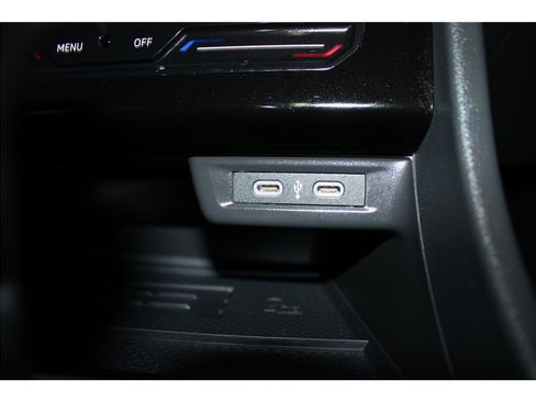 Used 2025 Volkswagen Jetta SE image 32