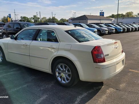 Used 2009 Chrysler 300 Touring RWD image 4