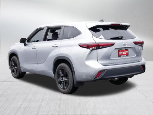 Certified 2024 Toyota Highlander LE AWD/4WD image 5