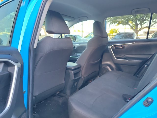Used 2021 Toyota RAV4 LE FWD image 7
