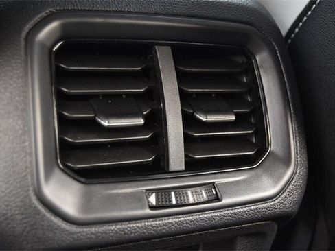 New 2025 Volkswagen Taos SE image 22