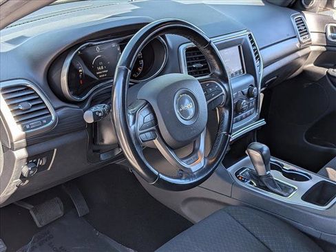 Used 2021 Jeep Grand Cherokee Laredo image 10