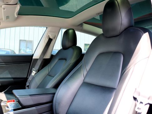 Used 2019 Tesla Model 3 Performance image 16