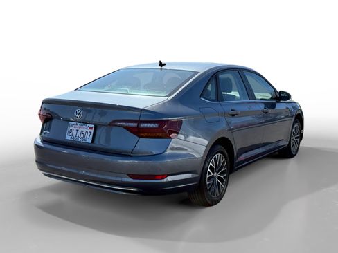 Used 2019 Volkswagen Jetta SEL w/ Cold Weather Package FWD image 5
