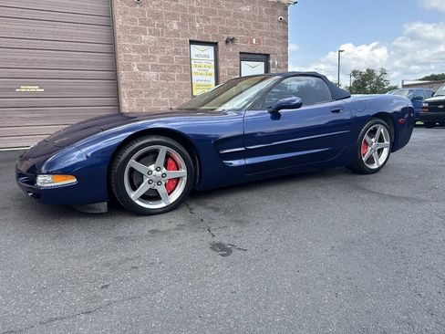 Used 2004 Chevrolet Corvette Convertible w/ Preferred Equipment Group RWD image 3