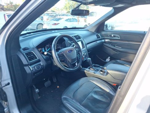 Used 2019 Ford Explorer Limited w/ Class III Trailer Tow Package image 9