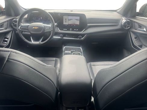 Used 2025 Chevrolet Equinox LT w/ Convenience Package II image 10