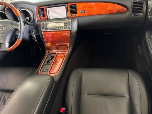 Used 2004 Lexus SC 430 Convertible w/ Preferred Accessory Pkg RWD image 30