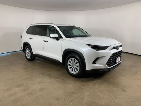 Used 2024 Toyota Grand Highlander AWD image 5