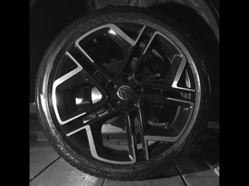 Used 2025 Volkswagen Tiguan SEL R-Line AWD/4WD image 13