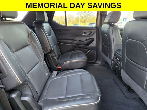 Used 2023 Chevrolet Traverse Premier FWD image 27