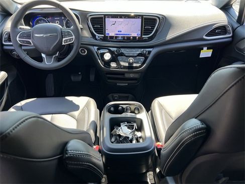 New 2026 Chrysler Pacifica Select image 18