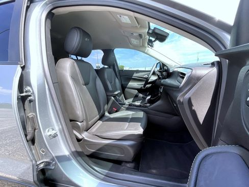 Certified 2024 Buick Encore GX Sport Touring w/ Comfort Package AWD/4WD image 17