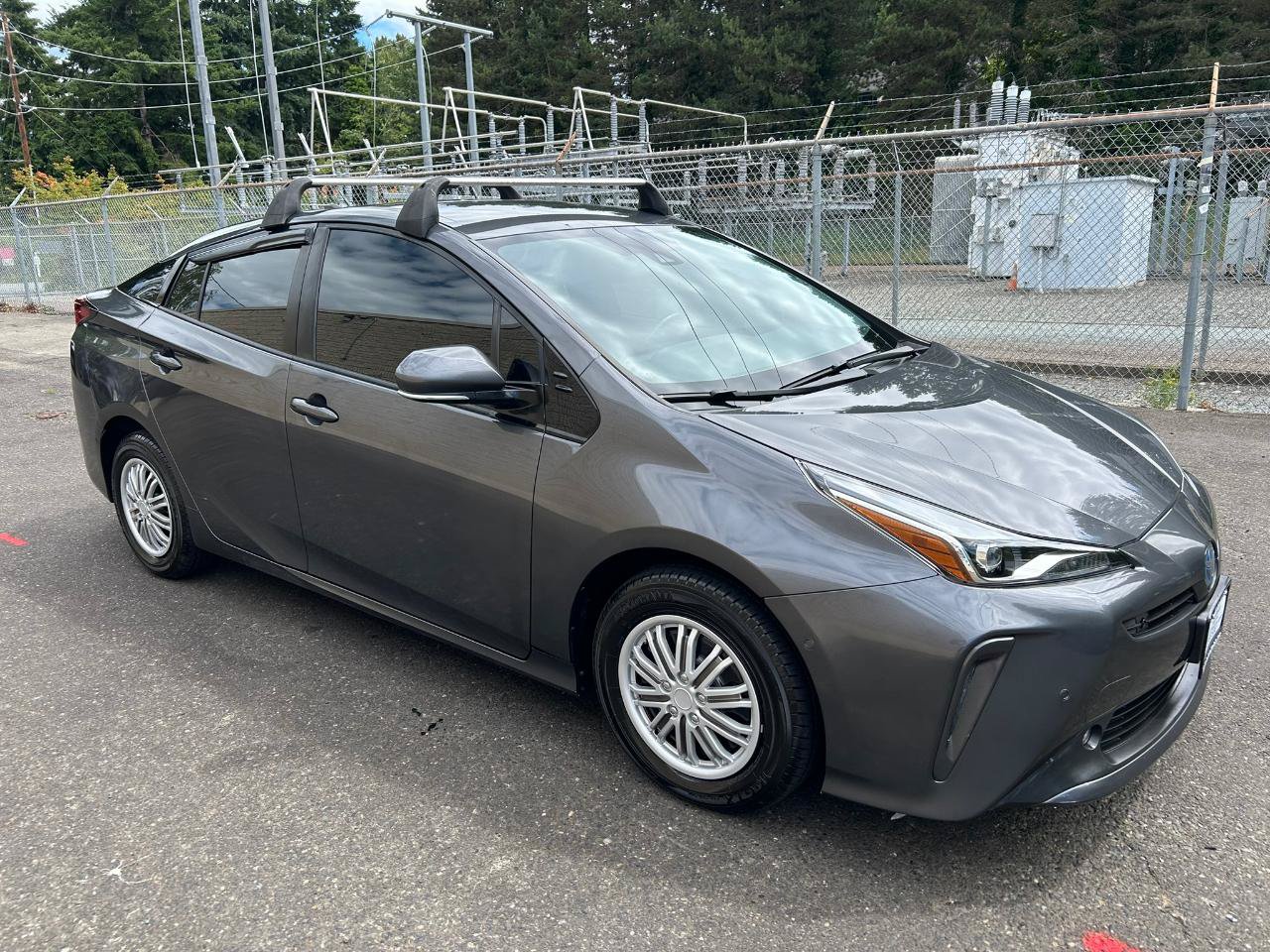 Used 2019 Toyota Prius XLE AWD/4WD image 3