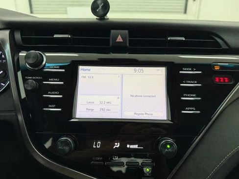 Used 2019 Toyota Camry SE FWD image 17