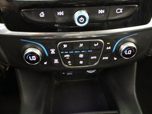 Used 2020 Chevrolet Traverse LT w/ LT Premium Package FWD image 24