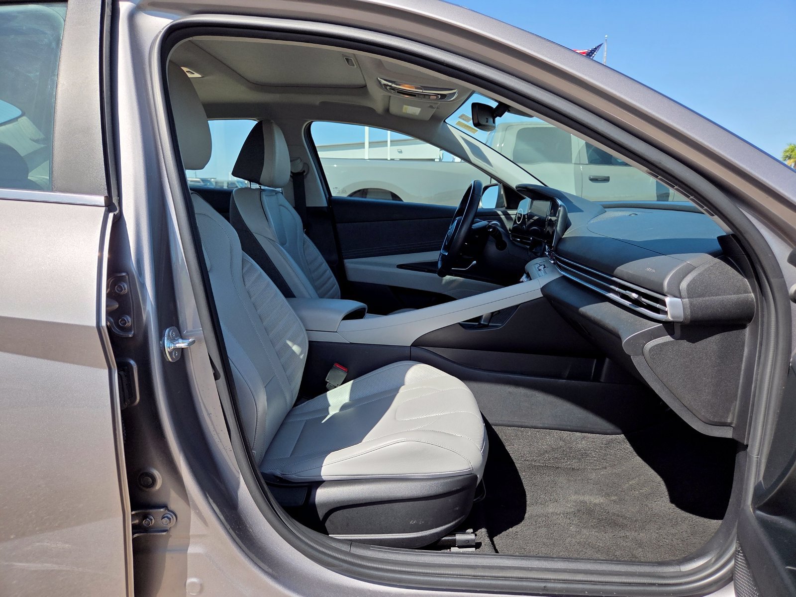 Used 2024 Hyundai Elantra Limited FWD image 18