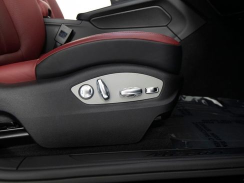 Certified 2025 Porsche Macan image 34