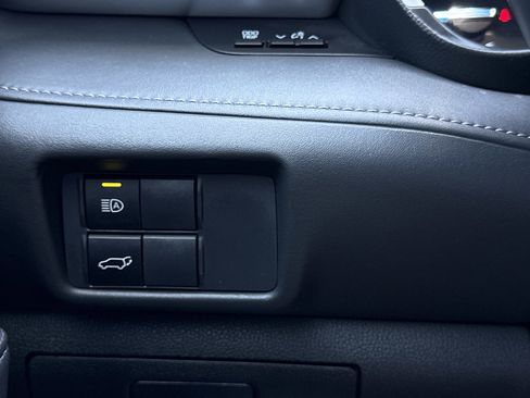 Used 2021 Toyota Highlander XLE FWD image 22