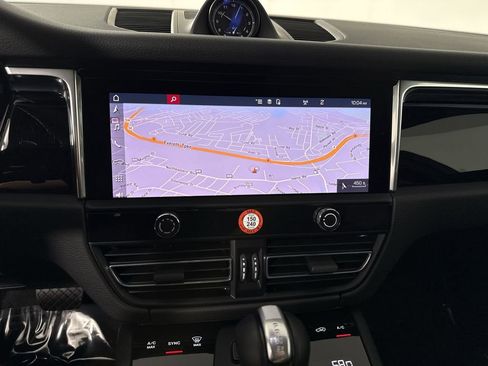 Certified 2025 Porsche Macan AWD/4WD image 26