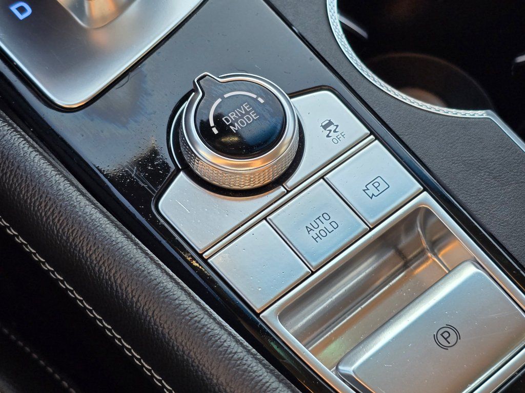 Used 2025 Genesis G70 2.5T RWD image 11