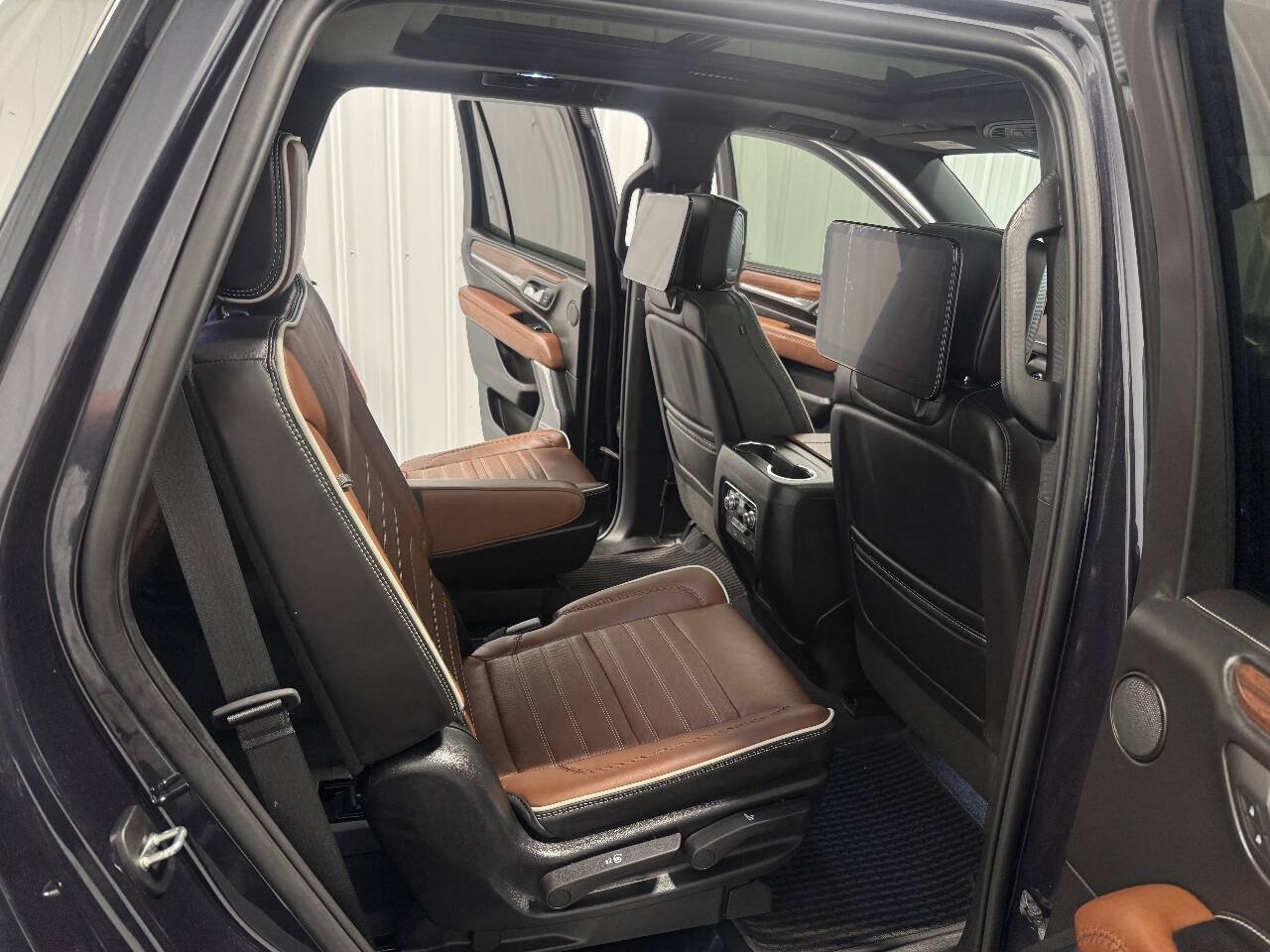 Used 2023 GMC Yukon Denali Ultimate AWD/4WD image 30
