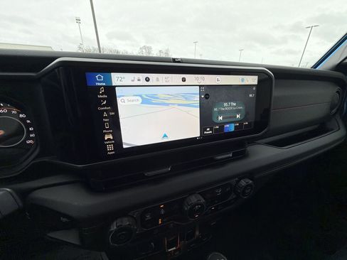 Used 2024 Jeep Gladiator Rubicon w/ Technology Group image 13