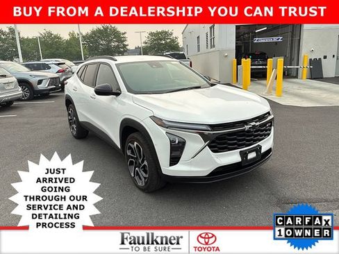 Used 2025 Chevrolet Trax RS w/ Driver Confidence Package FWD image 1