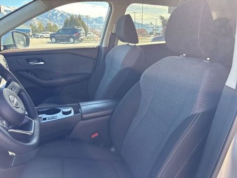 Used 2023 Nissan Rogue SV image 11