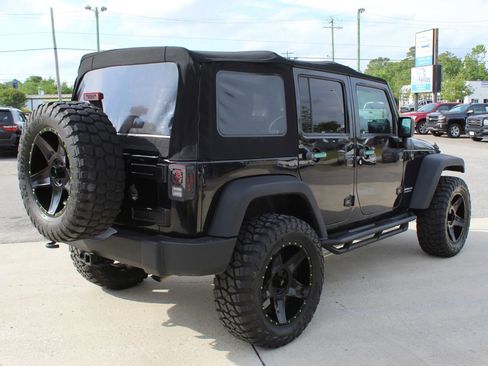 Used 2013 Jeep Wrangler Unlimited Rubicon w/ Dual Top Group AWD/4WD image 5