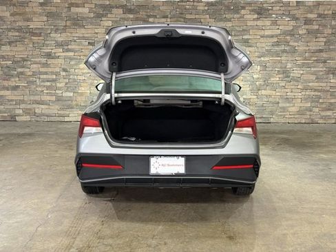 Used 2024 Hyundai Elantra SE image 7