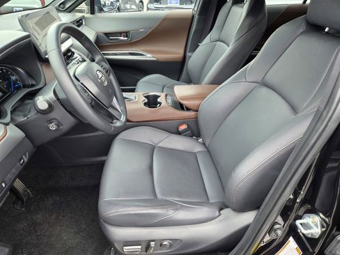 Used 2024 Toyota Venza XLE AWD/4WD image 14