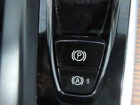 Used 2023 Volvo XC60 B5 Plus AWD/4WD image 21