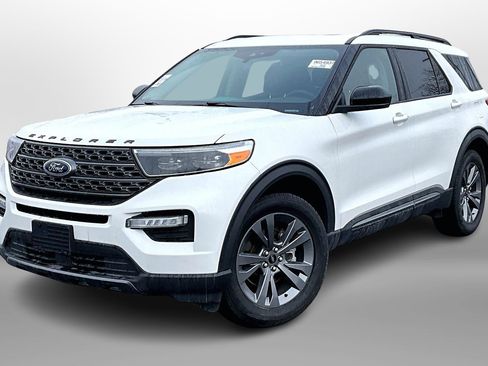 Used 2022 Ford Explorer XLT w/ Equipment Group 202A image 13