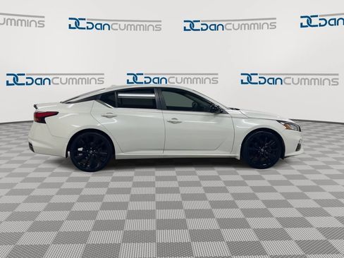 Used 2022 Nissan Altima 2.5 SR w/ Midnight Edition Package FWD image 9