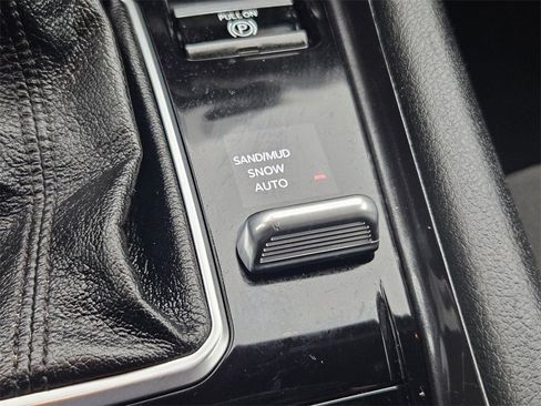 Certified 2025 Jeep Compass Sport image 29