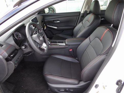 Used 2025 Nissan Sentra SR w/ SR Premium Package image 16