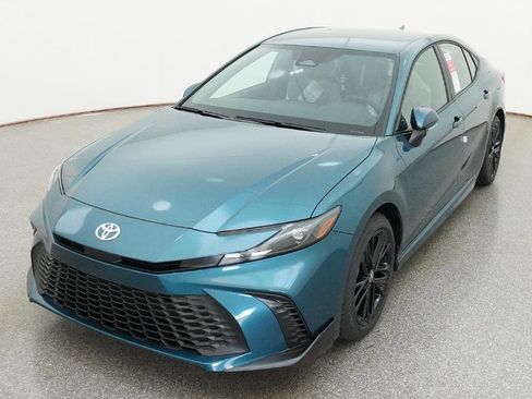 New 2026 Toyota Camry SE FWD image 3