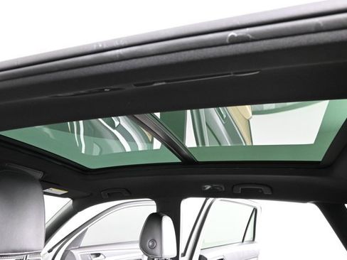 Certified 2022 Volkswagen Atlas Cross Sport SE w/ Panoramic Sunroof Package image 5