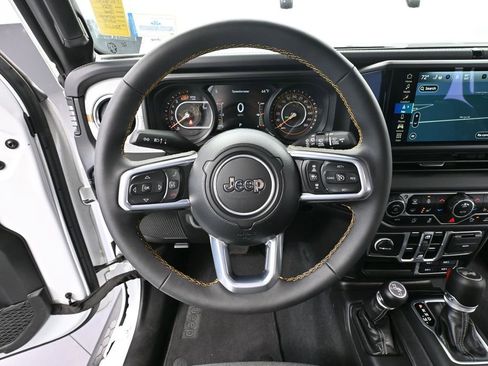 Used 2024 Jeep Wrangler Unlimited Sahara w/ Technology Group AWD/4WD image 27