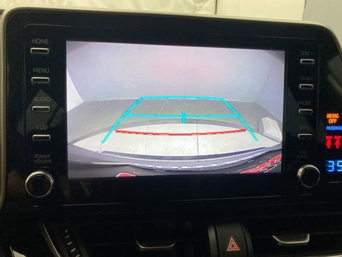 Used 2019 Toyota C-HR XLE FWD image 18