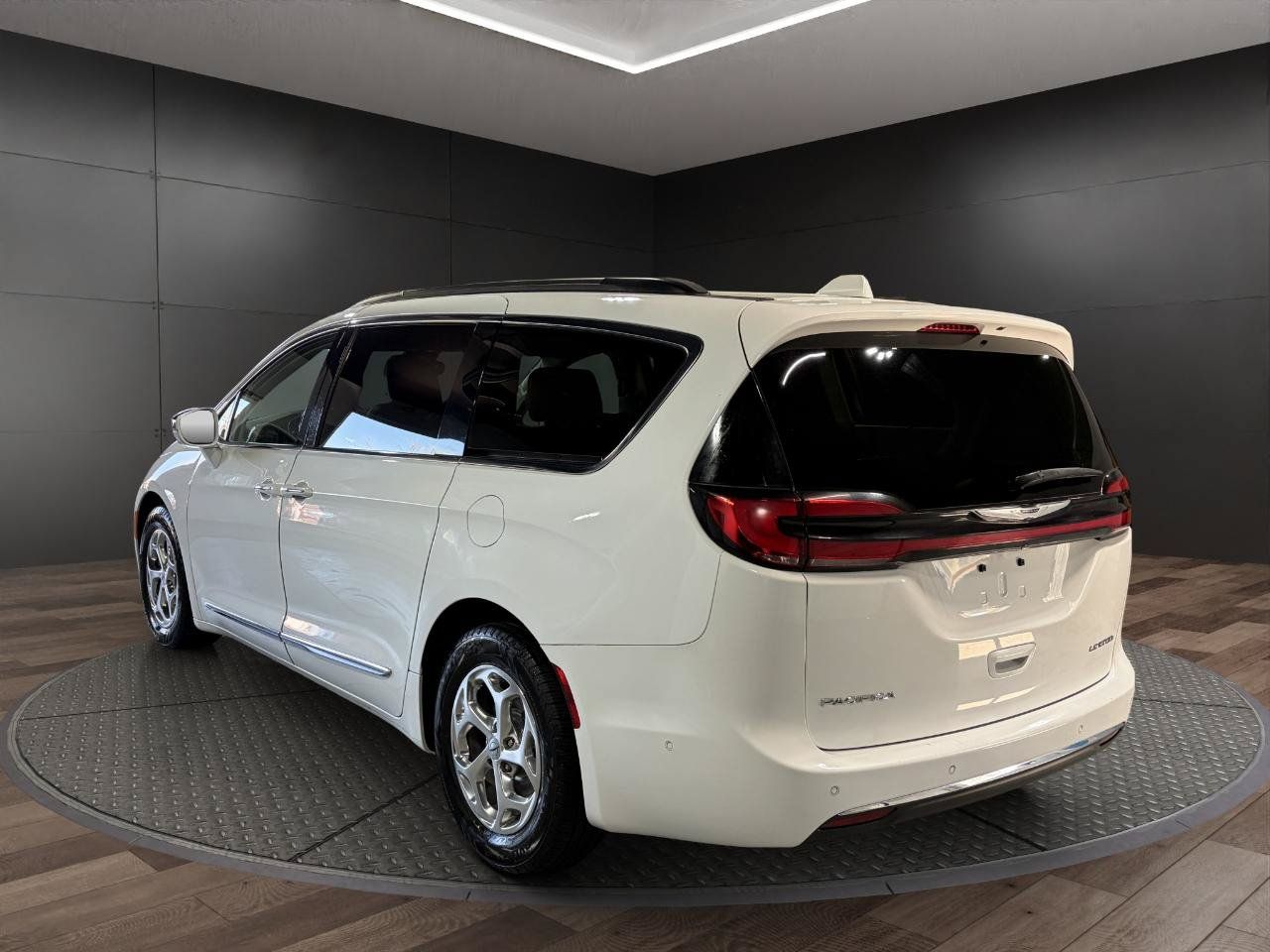 Used 2022 Chrysler Pacifica Limited FWD image 6