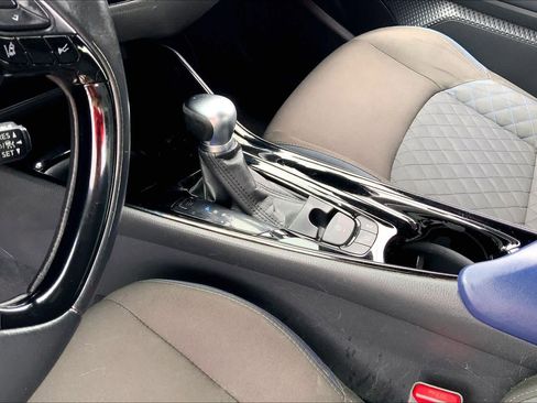 Used 2021 Toyota C-HR XLE image 14