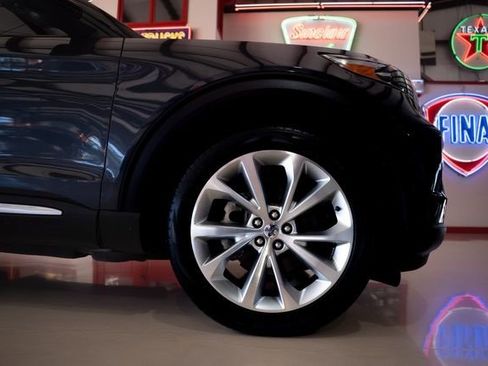 Used 2022 Ford Explorer Platinum w/ Equipment Group 601A image 21