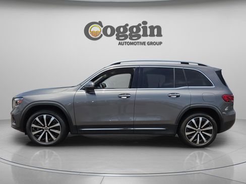 Used 2022 Mercedes-Benz GLB 250 image 2