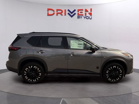 New 2026 Nissan Rogue SV FWD image 6