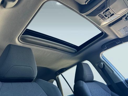 Used 2019 Toyota RAV4 XLE w/ Convenience Package FWD image 14